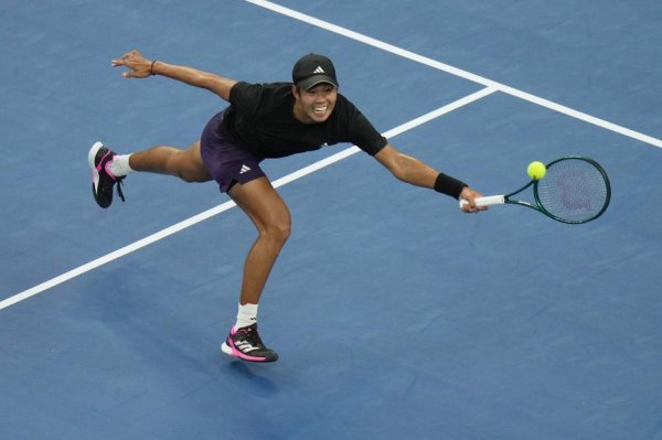 梅德韦杰夫决胜盘退赛 勒纳-钱生计首进巡回赛决赛