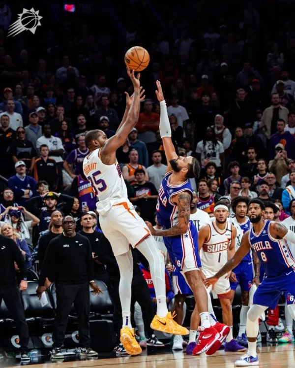 亚博体育 累坏了！杜兰特左小腿拉伤 至少伤停两周工夫